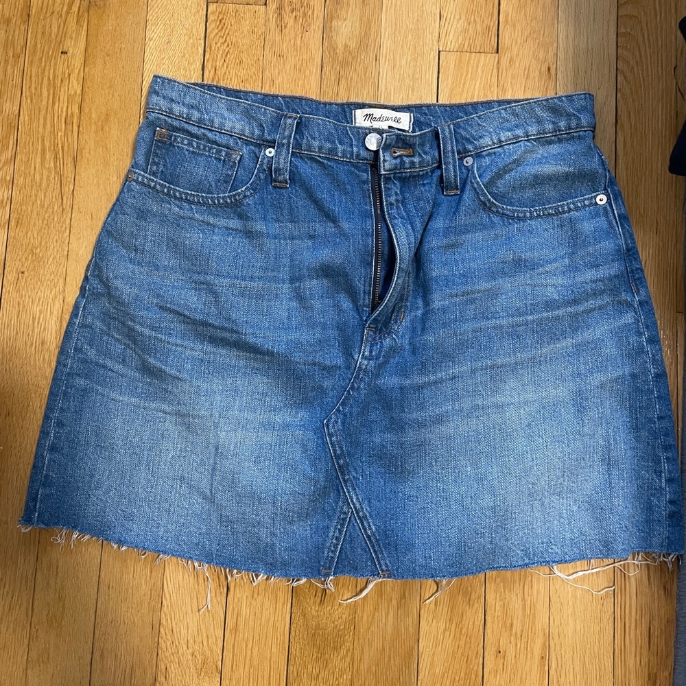 Madewell denim miniskirt size 31